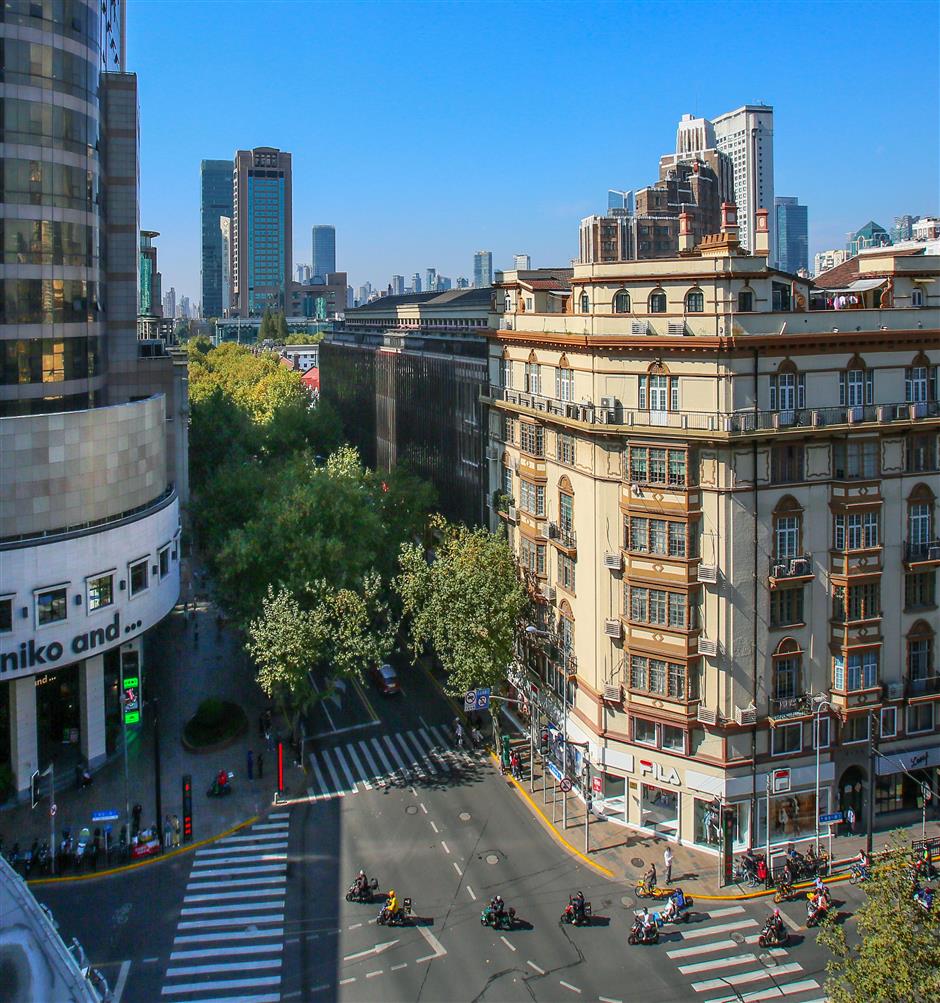 huaihai road business circle hustle and bustle for 'shanghai summer'