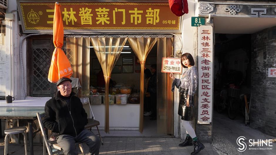 enjoy traditional culture on sanlin old street