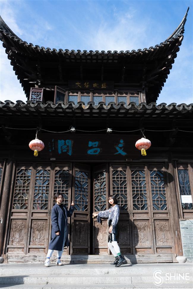 enjoy traditional culture on sanlin old street