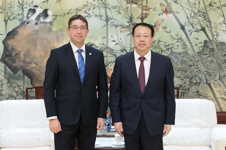 mayor talks with lloyd's register ceo on international shipping development